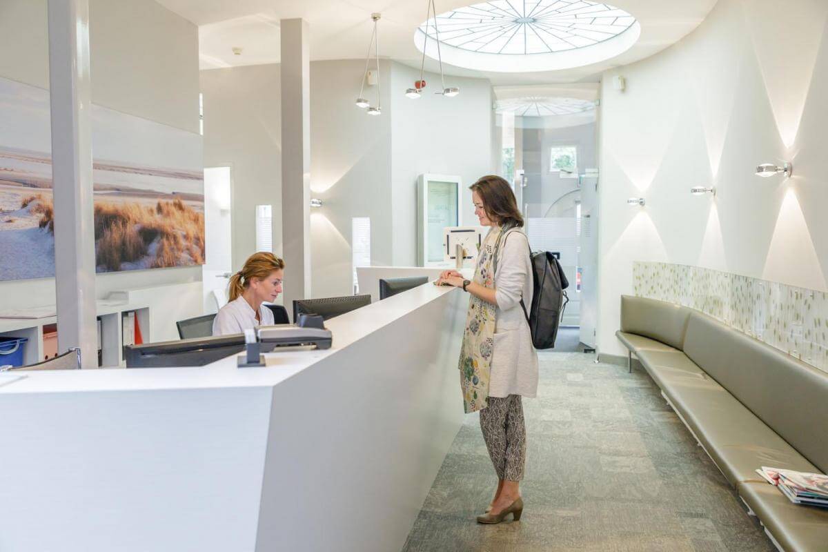 advies over wortelkanaalbehandeling of het laten trekken van een kies